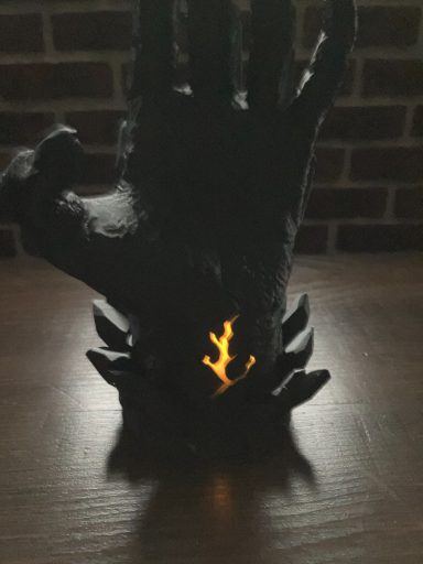 3D-gedruckte Dämonenhand als Controllerhalter mit Licht