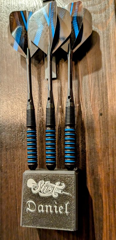 3D-gedruckter platzsparender Dart-Halter für 3 Pfeile mit Schild