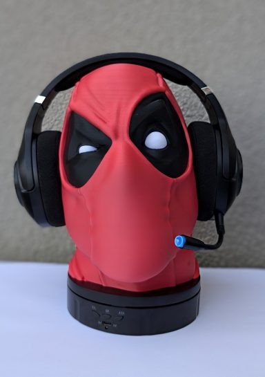 3D-gedruckter Headset Halter im Deadpool Design