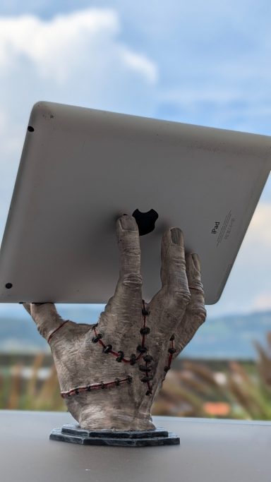 3D-gedruckter Tablet Stand in Form einer Hand